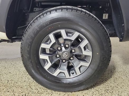 Used 2019 Toyota Tacoma TRD Off-Road AWD/4WD image 8