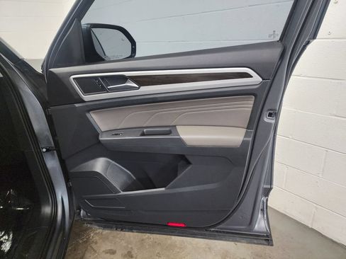 Used 2021 Volkswagen Atlas SE w/ Panoramic Sunroof Package AWD/4WD image 34