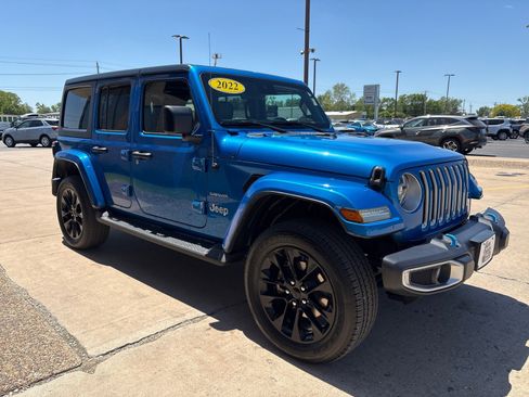 Used 2022 Jeep Wrangler Unlimited Sahara w/ Dual Top Group AWD/4WD image 7
