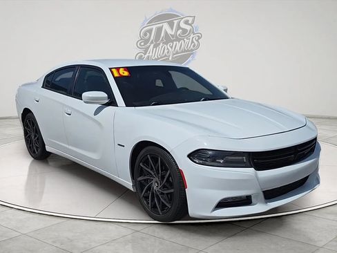 Used 2016 Dodge Charger R/T RWD image 3