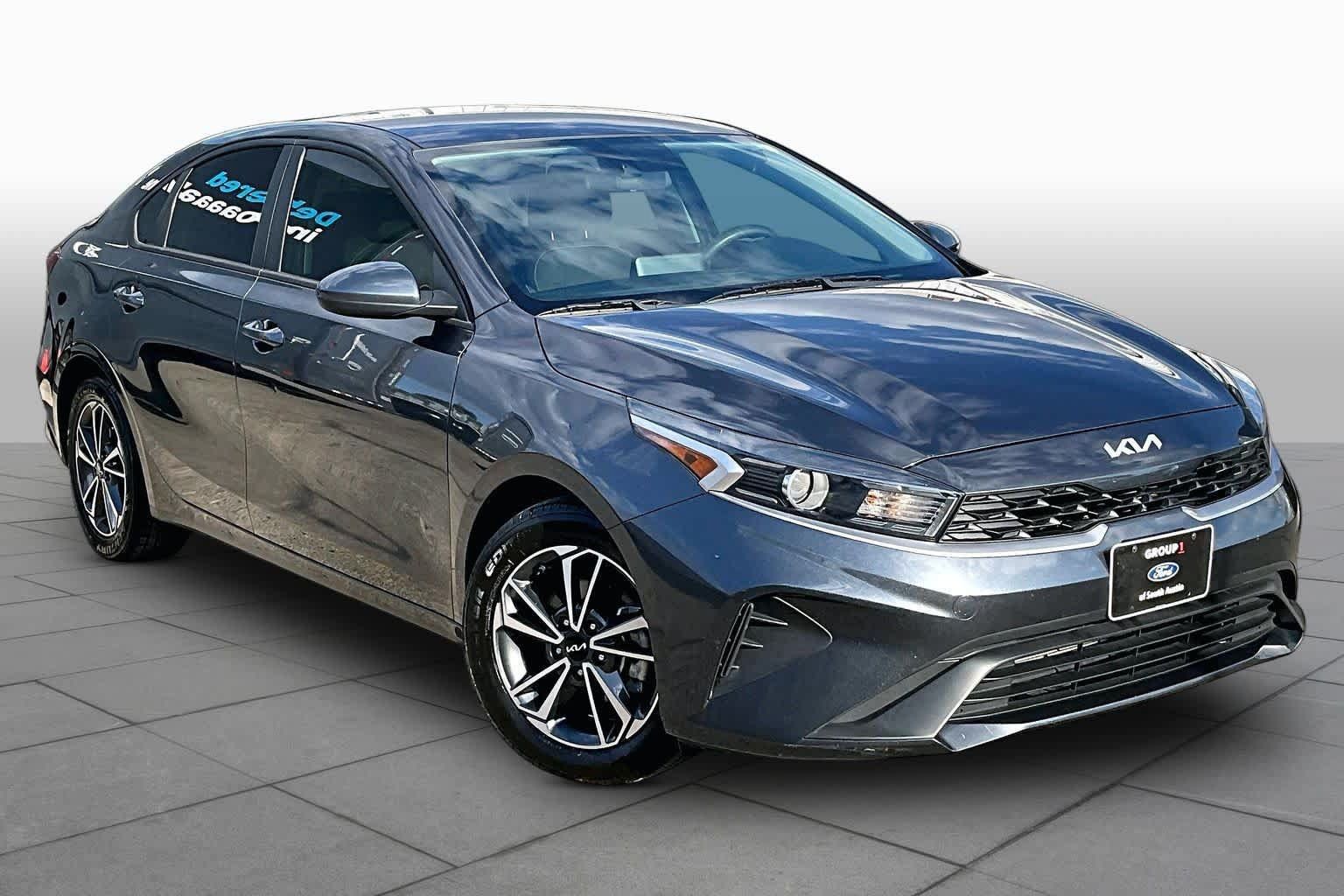 Used 2022 Kia Forte LXS FWD image 3
