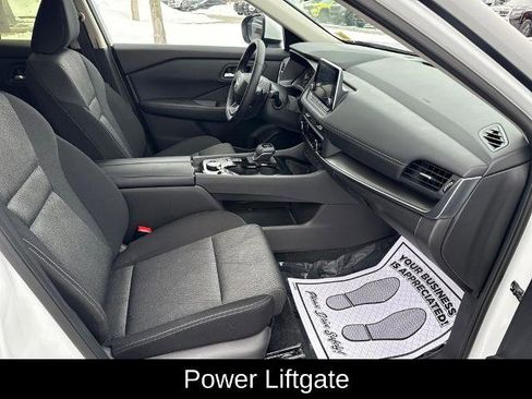 Certified 2025 Nissan Rogue SV image 12