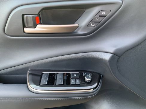 Used 2025 Toyota Crown Signia image 12