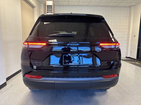 New 2026 Jeep Grand Cherokee Altitude AWD/4WD image 18