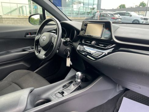 Used 2018 Toyota C-HR XLE FWD image 46