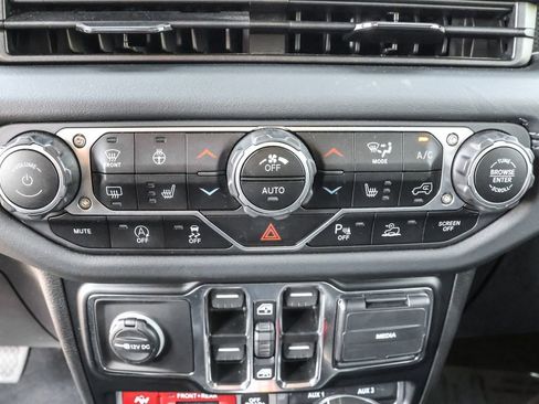 Used 2024 Jeep Wrangler Unlimited Rubicon image 28