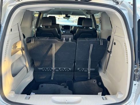 Used 2024 Chrysler Pacifica Touring-L image 46