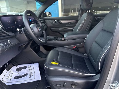 Used 2025 Buick Enclave Sport Touring image 10