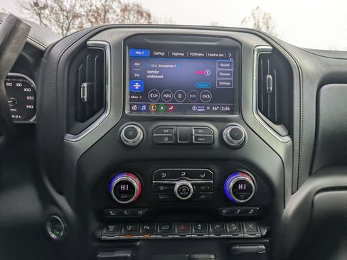 Used 2022 GMC Sierra 3500 Denali w/ Denali Black Diamond Edition image 15