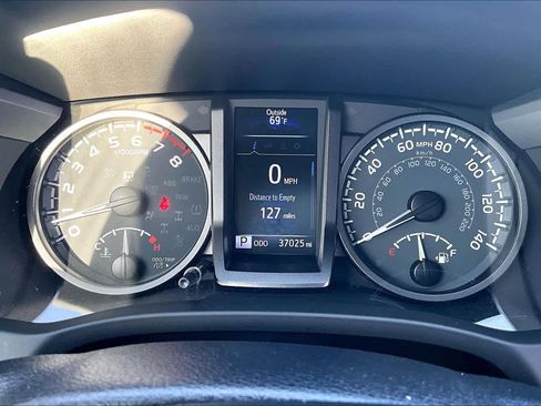 Used 2023 Toyota Tacoma TRD Off-Road image 25