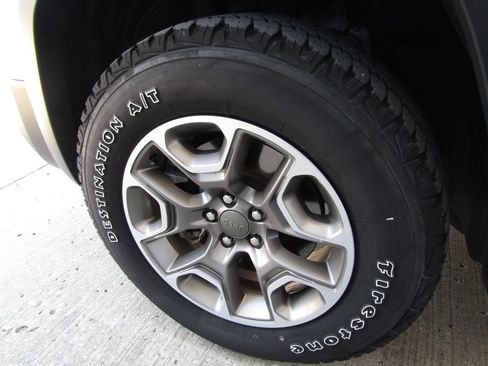 Used 2022 Jeep Cherokee Trailhawk w/ Premium Leather Package image 29