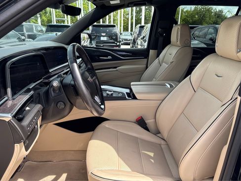 Used 2023 Cadillac Escalade ESV Premium Luxury w/ LPO, Illumination Package AWD/4WD image 9