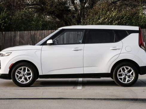 Used 2022 Kia Soul LX w/ Technology Package image 16