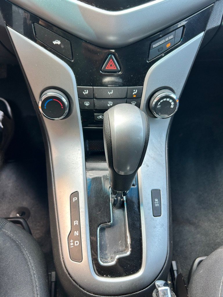 Used 2016 Chevrolet Cruze LT FWD image 16