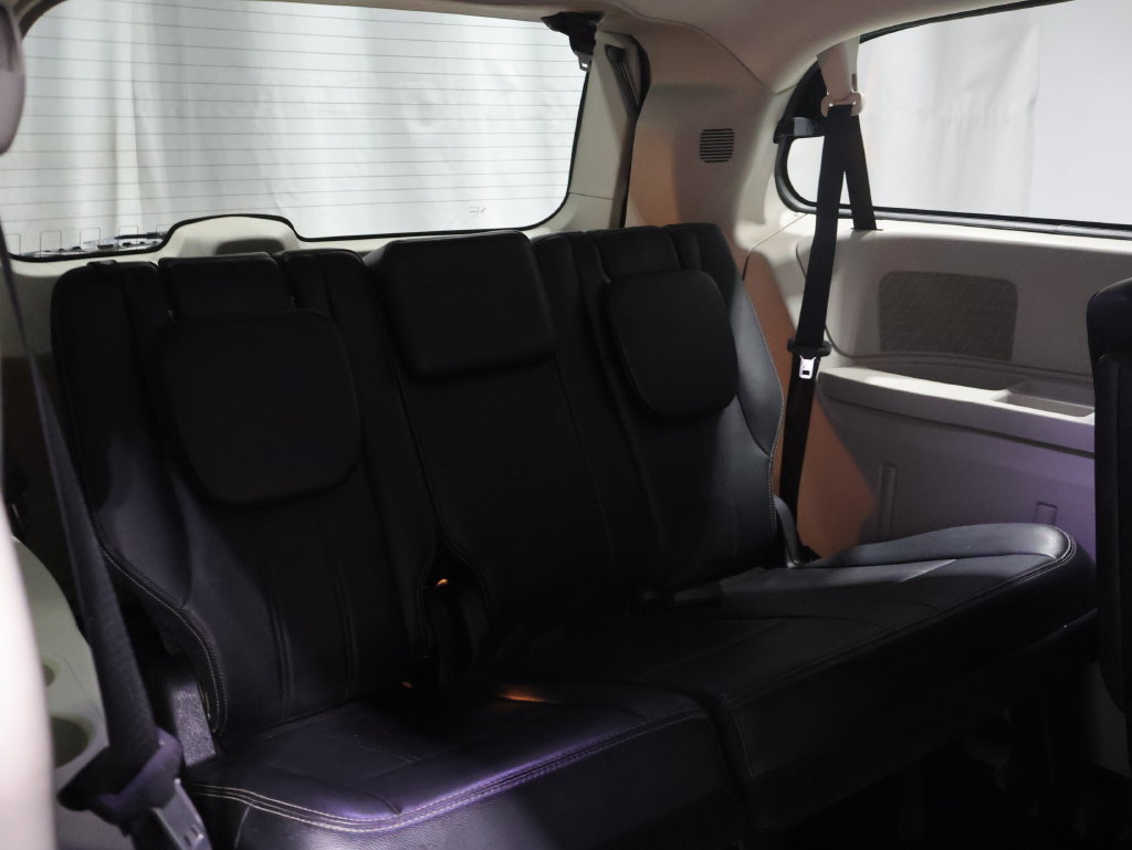 Used 2012 Chrysler Town & Country Touring w/ Entertainment Group #1 FWD image 19