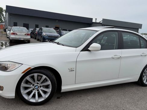 Used 2009 BMW 328i xDrive Sedan AWD/4WD image 4