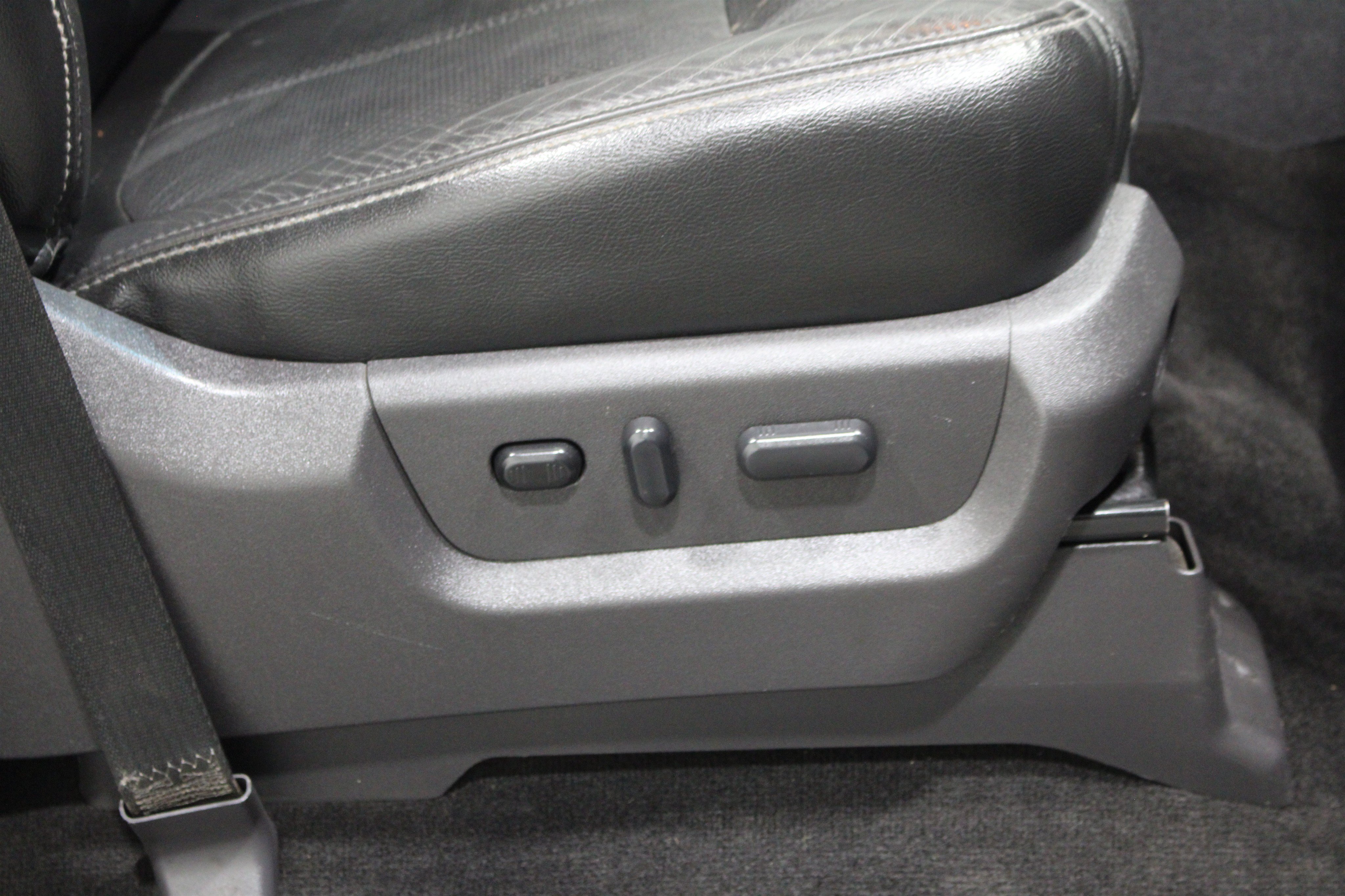 Used 2016 Ford F350 Lariat w/ Lariat Ultimate Package AWD/4WD image 27