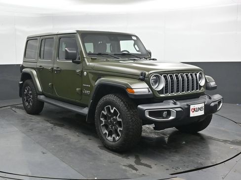 Used 2024 Jeep Wrangler Unlimited Sahara w/ Dual Top Group AWD/4WD image 9