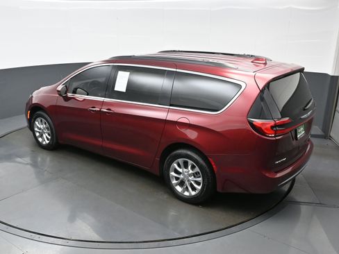 Used 2022 Chrysler Pacifica Touring-L AWD/4WD image 37