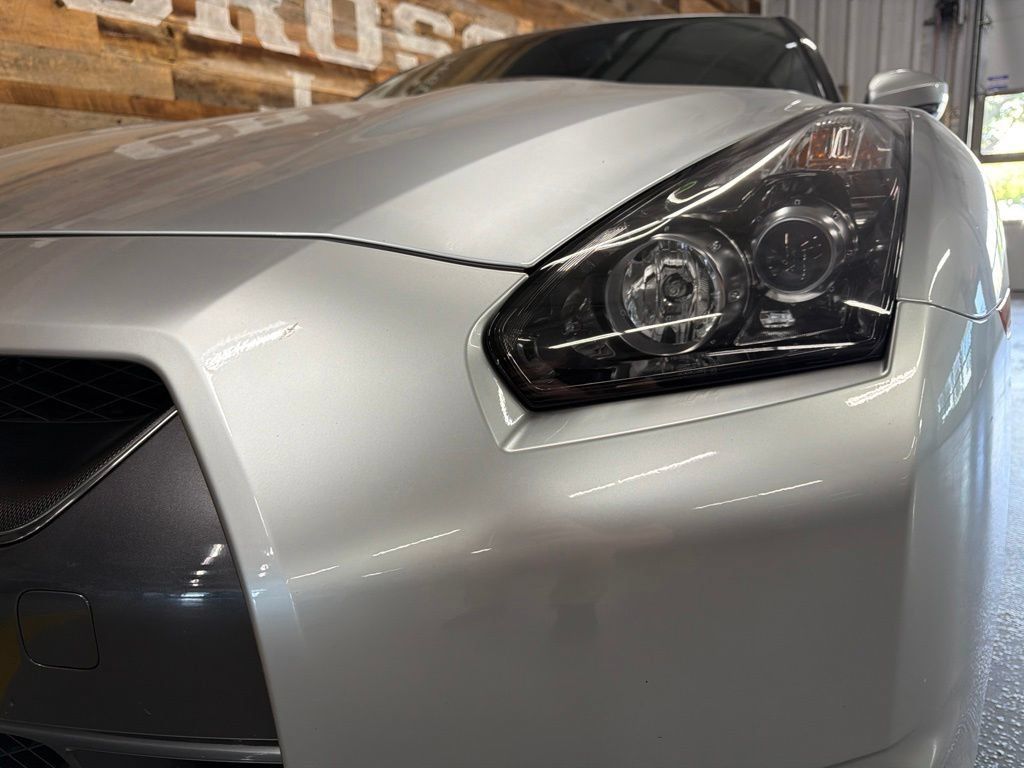 Used 2009 Nissan GT-R Premium AWD/4WD image 9