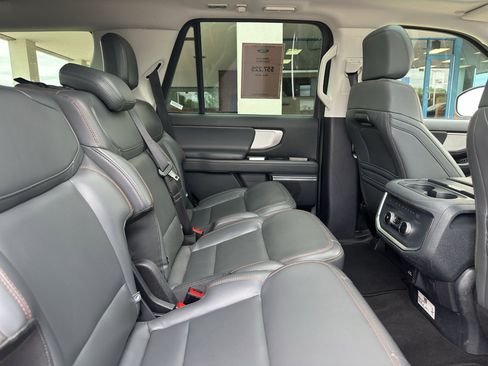 Used 2025 Ford Expedition Active AWD/4WD image 33