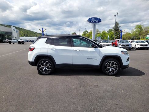 Used 2025 Jeep Compass Limited AWD/4WD image 4
