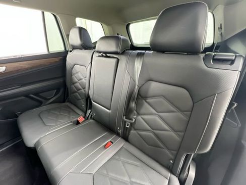 Used 2025 Volkswagen Atlas SE AWD/4WD image 29