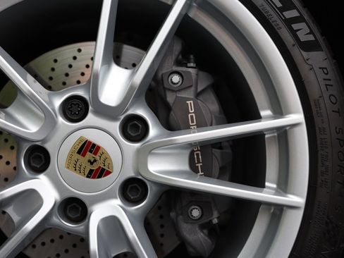 Used 2024 Porsche 911 Carrera w/ Premium Package image 7