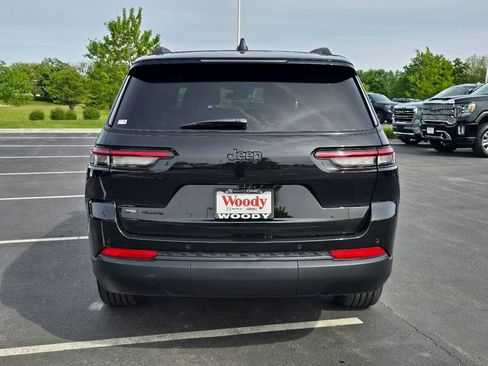 Used 2023 Jeep Grand Cherokee L Laredo AWD/4WD image 9