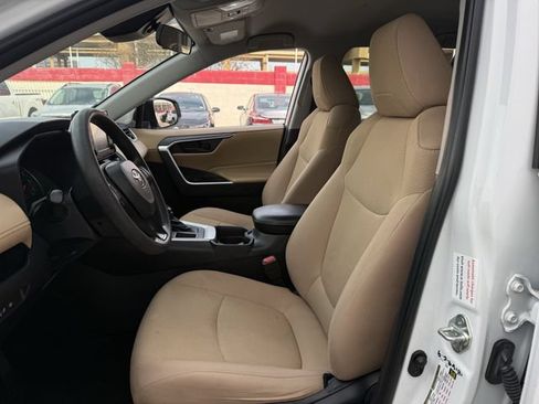 Used 2020 Toyota RAV4 LE FWD image 25