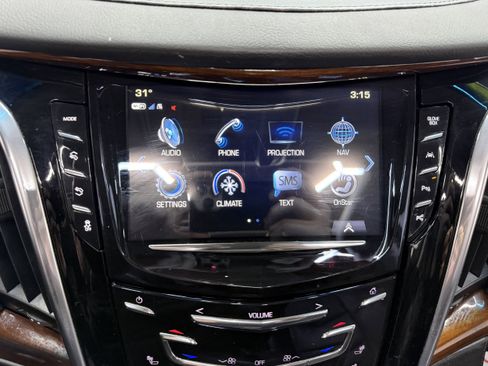 Used 2019 Cadillac Escalade Luxury image 19