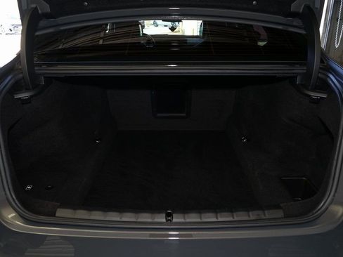 Used 2024 BMW 740i w/ Premium Package image 31