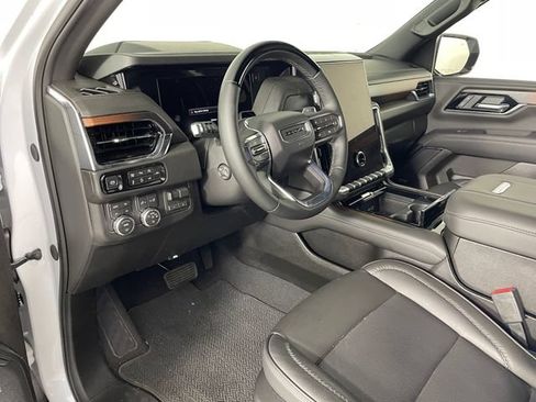 Used 2026 GMC Yukon Denali w/ Denali Reserve Package AWD/4WD image 3