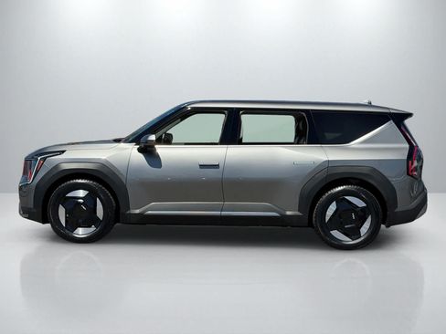 Used 2024 Kia EV9 Light Long Range RWD image 2