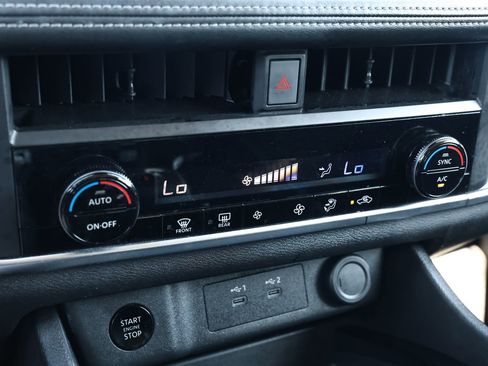 Used 2024 Nissan Rogue SV FWD image 21