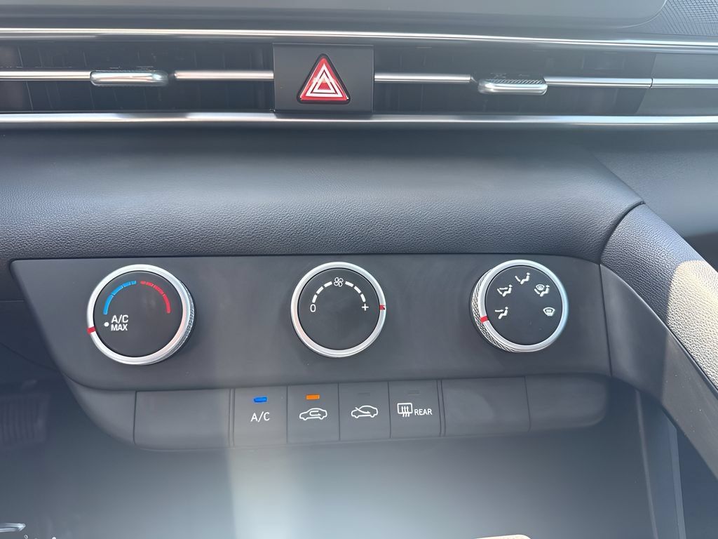Used 2026 Hyundai Elantra SE FWD image 10