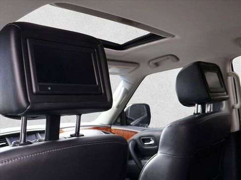 Used 2017 INFINITI QX80 4WD w/ Deluxe Technology Package image 27