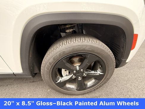 Certified 2025 Jeep Grand Cherokee Altitude image 10