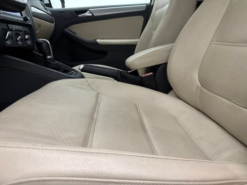 Used 2017 Volkswagen Jetta SE FWD image 16
