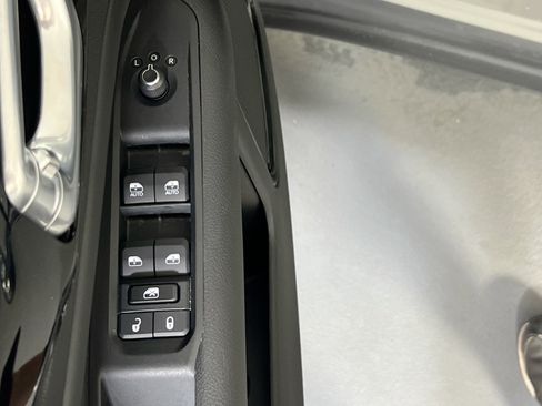Used 2022 Jeep Compass Trailhawk w/ Trailhawk Convenience Group AWD/4WD image 17