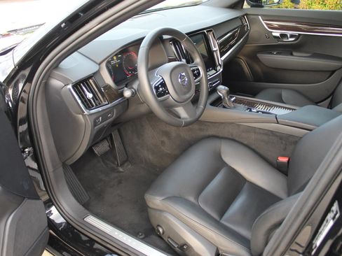 Used 2018 Volvo S90 T6 Momentum w/ Convenience Package AWD/4WD image 11