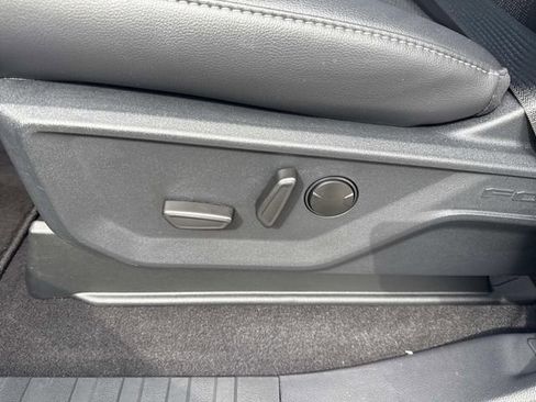 Used 2025 Ford F150 Lariat AWD/4WD image 19