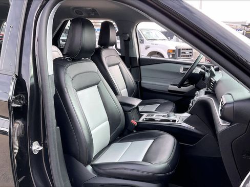 Used 2023 Ford Explorer XLT w/ Equipment Group 202A image 8