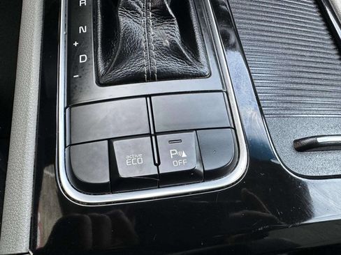 Used 2015 Kia Sedona EX image 33