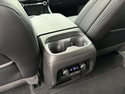 Used 2025 Chevrolet Traverse LT w/ Enhanced Driving Package FWD image 20