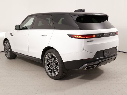 Used 2025 Land Rover Range Rover Sport SE image 13