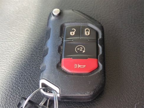 Certified 2018 Jeep Wrangler Unlimited Sport S image 32