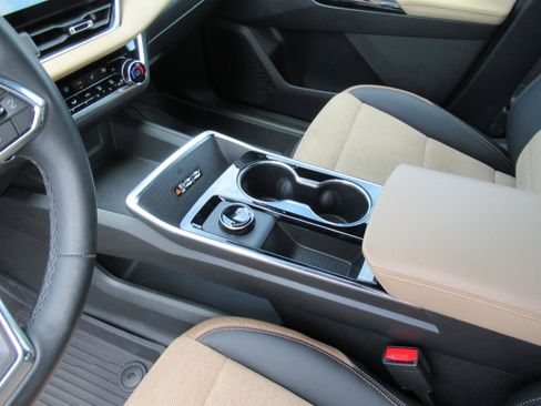 Certified 2025 Chevrolet Equinox ACTIV w/ Safety and Technology Package FWD image 16
