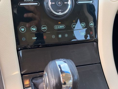 Used 2019 Ford Taurus Limited FWD image 29