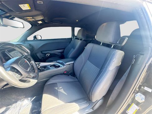 Used 2019 Dodge Challenger SXT image 19